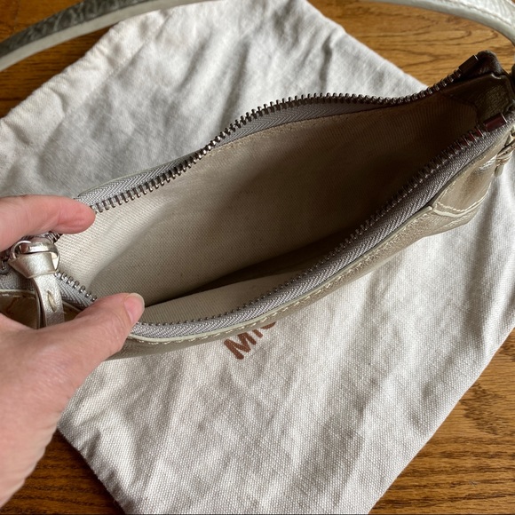 RARE Michael Kors Leather Brook like Demi Bag in Silver - Picture 2 of 5